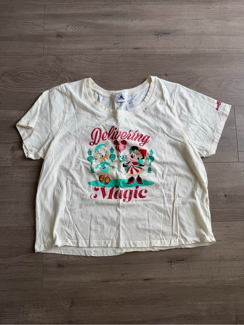Disney Daisy & Minnie Mouse “Delivering the Magic” cropped t-shirt - size XL